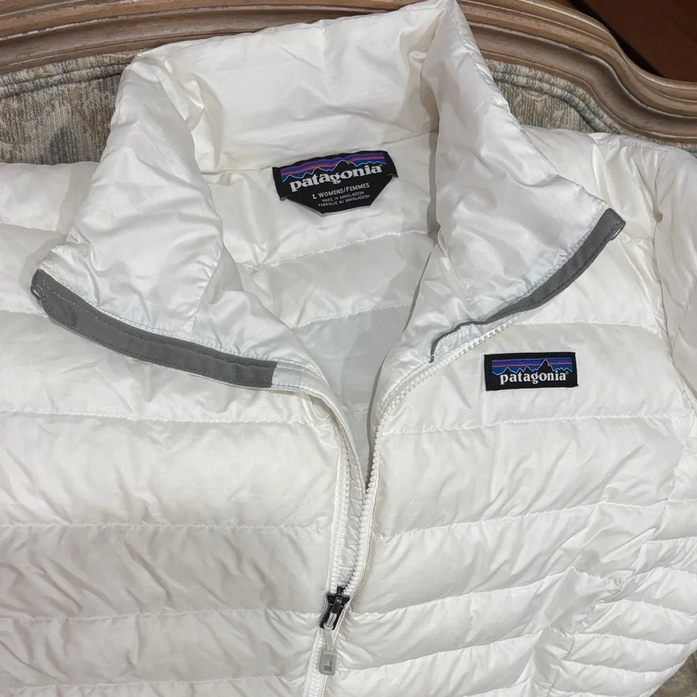 Patagonia Women's White Puffer Jacket - Picture 5 of 6